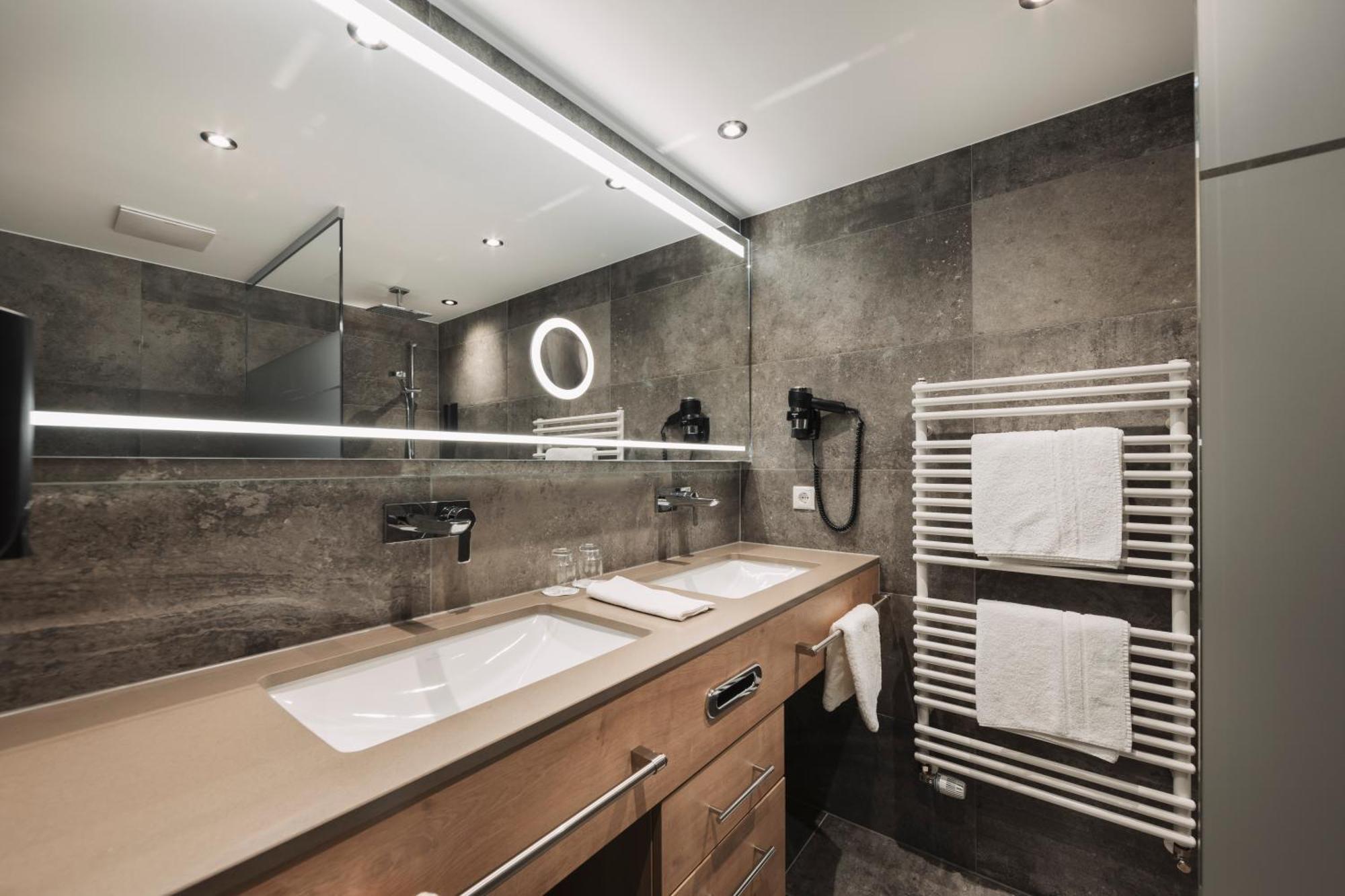 Hotel Piz Buin 4*